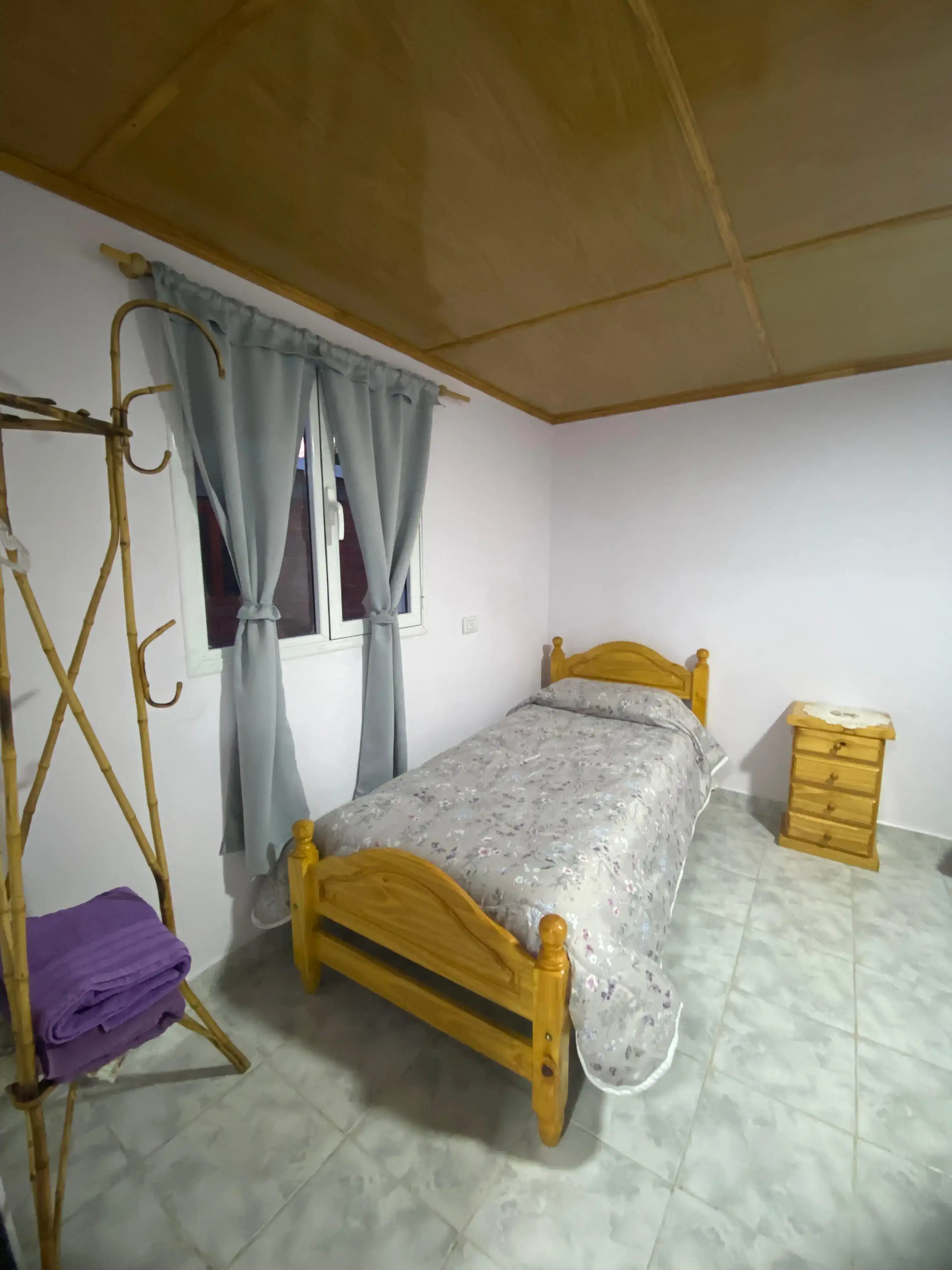 Cama de una plaza de la habitación principal