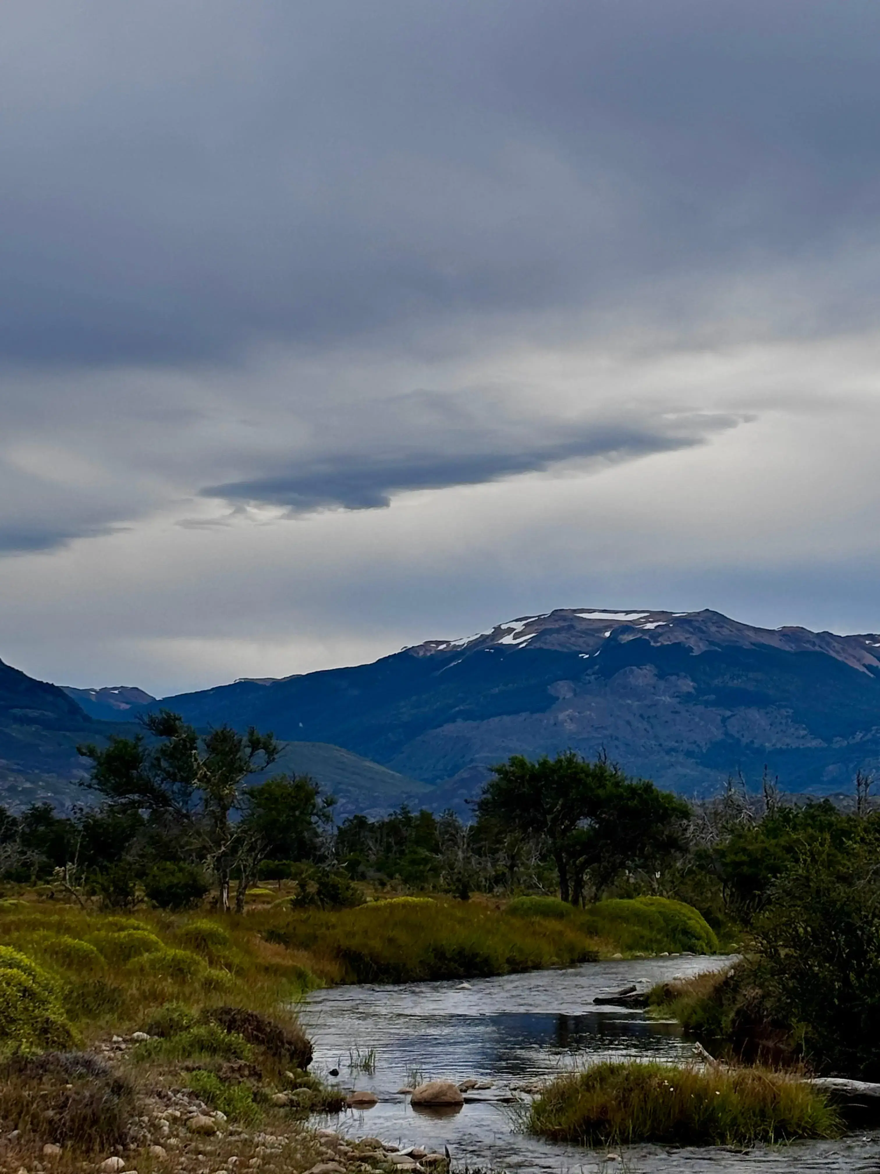 Vista al Río Pampa, ideal para ir a pescar, cerca de la Cabaña Andesita